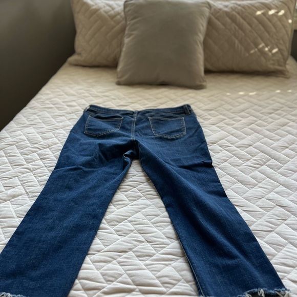 Chico’s so slimming girlfriend, straight leg, crop frayed hem jeans size 2.5 - Picture 8 of 9